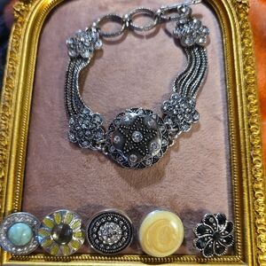 Vimtage Silver Floral Snap Bracelet With 6 Interchangable Snaps